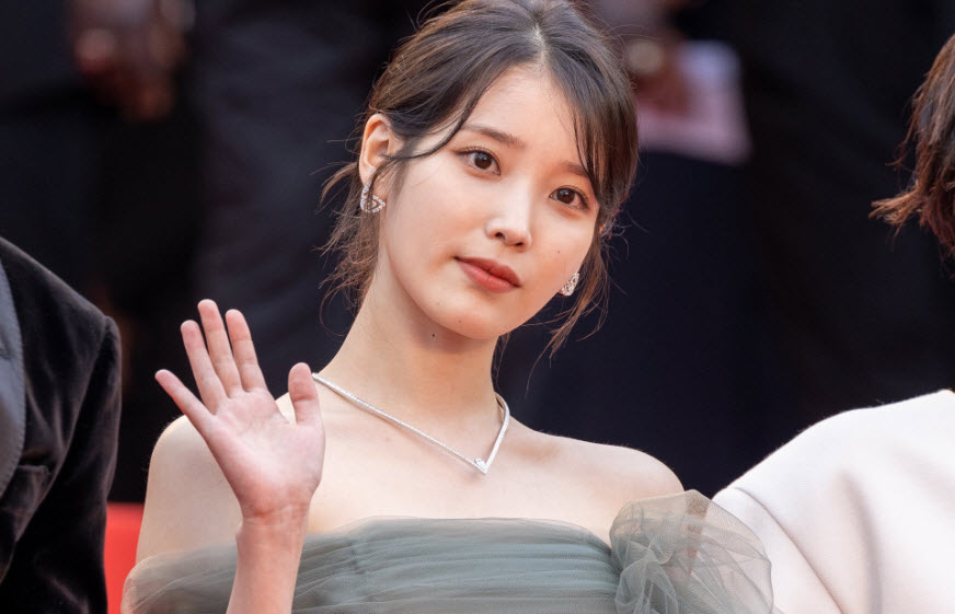 Lee Ji-eun (IU)